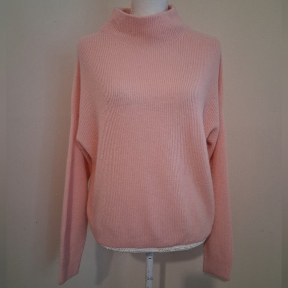 Alice + Olivia Cashmere Soft Pink Sweater Size Small - Picture 1 of 6